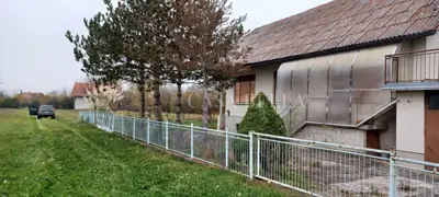 House 300 m², Lipovec - quiet location and large estate - 12
