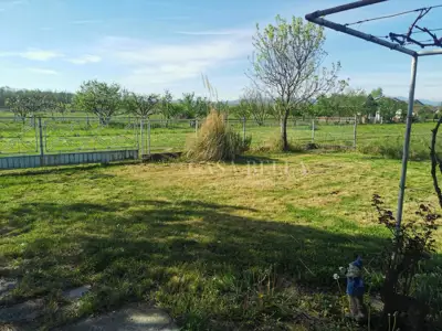 House 300 m², Lipovec - quiet location and large estate - 11