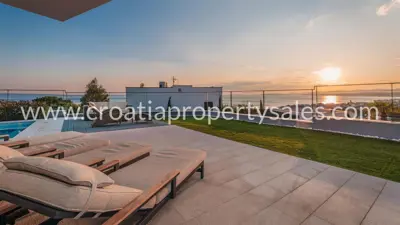 Villa 300 m², Split - Meerblick und Pool