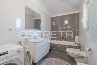 House 145 m², Poreč - quiet neighborhood and sea view - 14