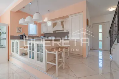 House 145 m², Poreč - quiet neighborhood and sea view - 4
