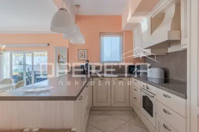 House 145 m², Poreč - quiet neighborhood and sea view - 5