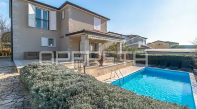 House 145 m², Poreč - quiet neighborhood and sea view