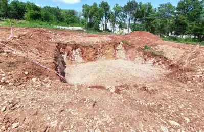 Raša, Baugrundstück mit Baugenehmigung, Fläche 554 m²