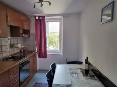 Stan 65 m², Pula Centar - pogled na more i terasa - 5