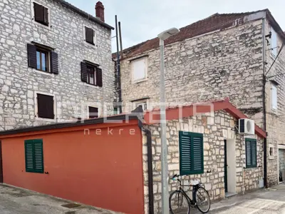 Stone house, Milna on Brač, center and close to the sea