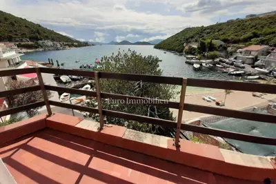 House 119 m², Pelješac Peninsula - first row by the sea