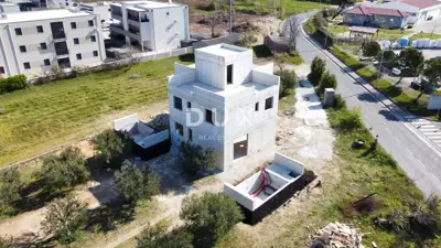 ZADAR, NIN - Doppelhaus mit zwei Maisonettewohnungen und Pools - 10