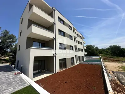 Stan 86 m², Tar, vrt 80 m² i dvije terase