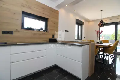 Villa 130 m² in Labin, beheizter Pool und Terrasse - 9