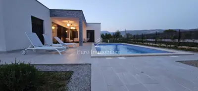 Nova moderna prizemnica s bazenom - Labin okolica - 2