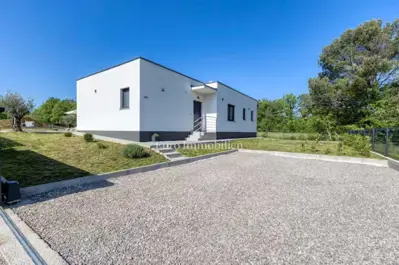 Nova moderna prizemnica s bazenom - Labin okolica - 10