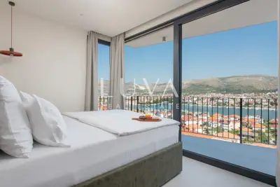Čiovo, Trogir, modernes Haus 285 m² mit Pool und Meerblick, zu vermieten - 16