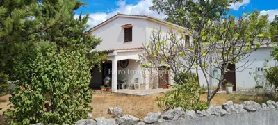 Kuća 85 m², Kras na otoku Krku, mirna lokacija