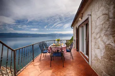 Kamena vila 100 m², Vrbnik - pogled na more