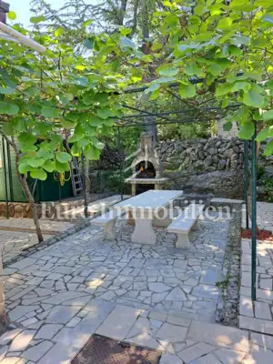 Beautiful house with multiple residential units and sea view, island Krk - 5