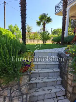 Beautiful house with multiple residential units and sea view, island Krk - 2