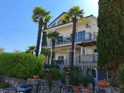 Predivna kuća s više stambenih jedinica i pogledom na more, otok Krk