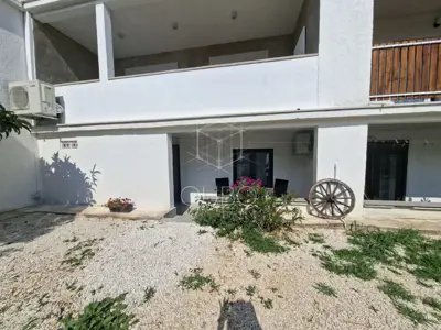 Rovinj, prizemnica 300 m od mora, 4 jedinice i terasa - 2
