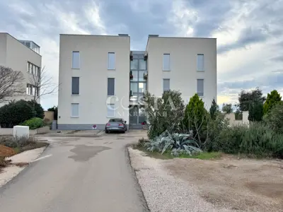 ZADAR, PRIVLAKA - Namješteni stan s vrtom 150 m od mora - 11