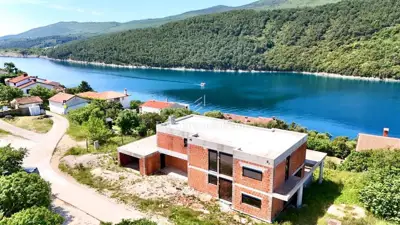 Istra - moderna villa s bazenom 80 m od mora