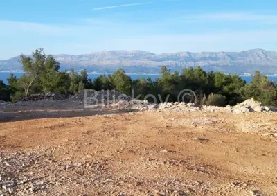 Građevinsko zemljište 2 064 m², Supetar - uz asfaltiranu cestu