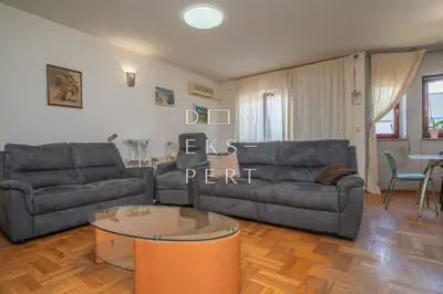 Kobiljak, KOBILJAK, Doppelhaushälfte mit Hof und Garage - 225 m² - 4