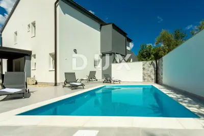 Doppelhaus 110 m², Uvala Soline - Pool und 100 m vom Meer