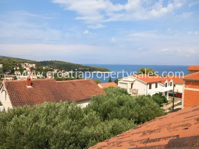Haus auf der Insel Brač, privates Grundstück und Grünfläche - 4