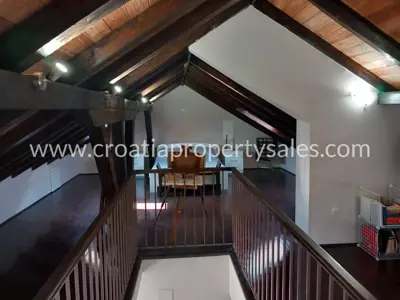 Haus auf der Insel Brač, privates Grundstück und Grünfläche - 5