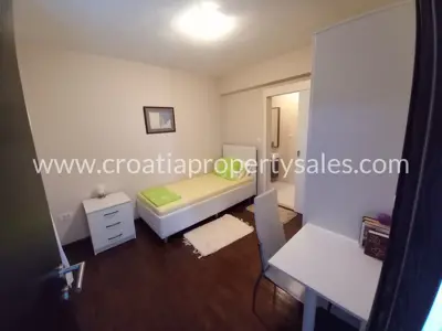 Haus auf der Insel Brač, privates Grundstück und Grünfläche - 10