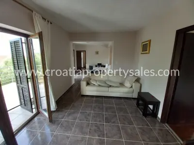 Haus auf der Insel Brač, privates Grundstück und Grünfläche - 13