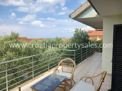 House on the island of Brač, private plot and greenery