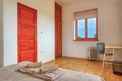 Kuća 120 m², Krnica - 2 km od mora, bazen - 16