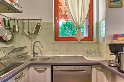 Kuća 120 m², Krnica - 2 km od mora, bazen - 11