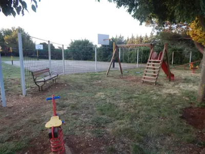 Kuća 120 m², Krnica - 2 km od mora, bazen - 7