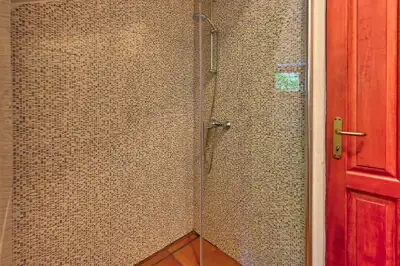 Kuća 120 m², Krnica - 2 km od mora, bazen - 19
