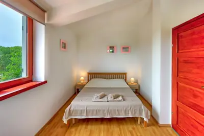 Kuća 120 m², Krnica - 2 km od mora, bazen - 14