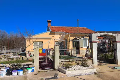 Kuća u Labinu, mirno predgrađe i 3 spavaće sobe