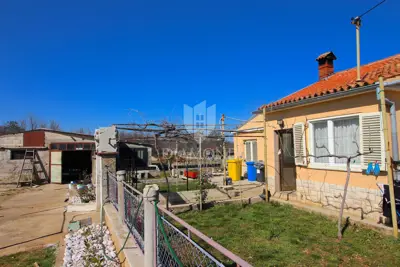 Kuća u Labinu, mirno predgrađe i 3 spavaće sobe - 2