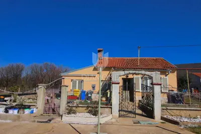 Kuća u Labinu, mirno predgrađe i 3 spavaće sobe - 3