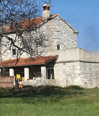 Kuća u Grandićima, mirna okolica Barbana i privatna okućnica