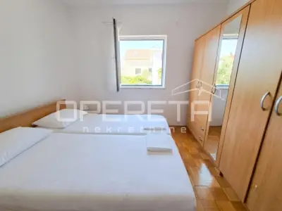 Haus 348 m², Brodarica - 120 m vom Meer - 10