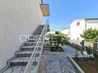 Haus 348 m², Brodarica - 120 m vom Meer