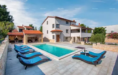 Haus 370 m², Premantura, Medulin - beheizter Pool und 5 Schlafzimmer