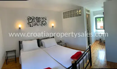 Stone house 72 m², Hvar Island - quiet location near the sea - 5