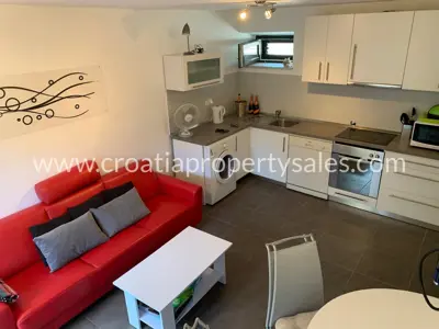 Stone house 72 m², Hvar Island - quiet location near the sea - 2