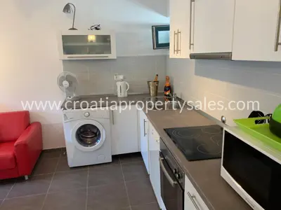 Stone house 72 m², Hvar Island - quiet location near the sea - 3