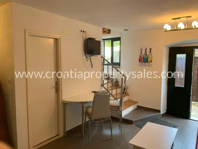 Stone house 72 m², Hvar Island - quiet location near the sea - 4
