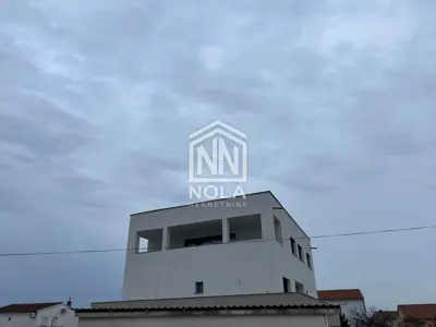 Kuća 367 m², Vodice - 8 spavaćih soba i 3 stambene cjeline - 2